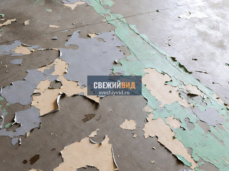 Бетонный пол в гараже до снятия старой облезающей краски