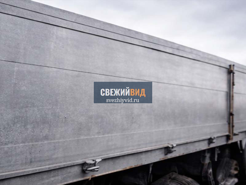 Борт грузового автомобиля после пескоструйной очистки