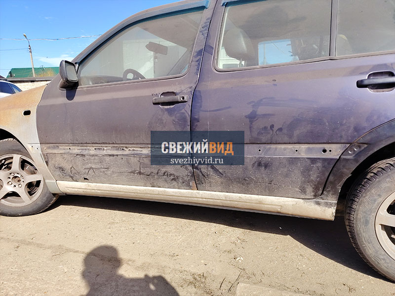 Кузов легкового автомобиля до пескоструйной обработки нижних бортов